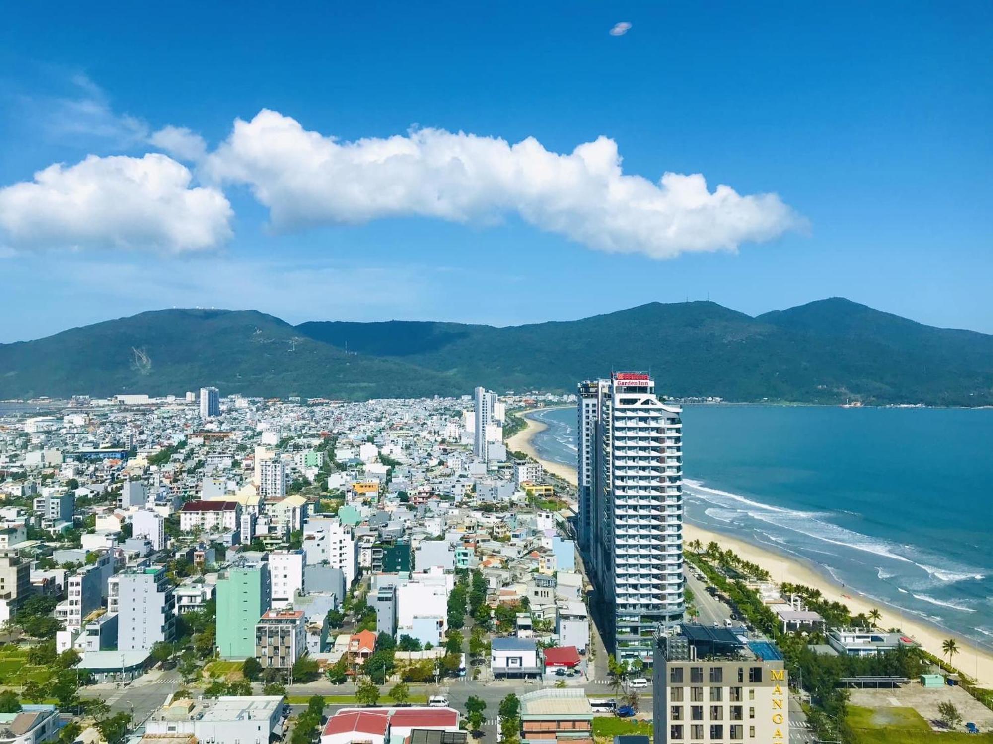 Luxury Apartment - Rooftop Swimming Pool - Beach Front - Hinata Apartment Дананг Екстер'єр фото