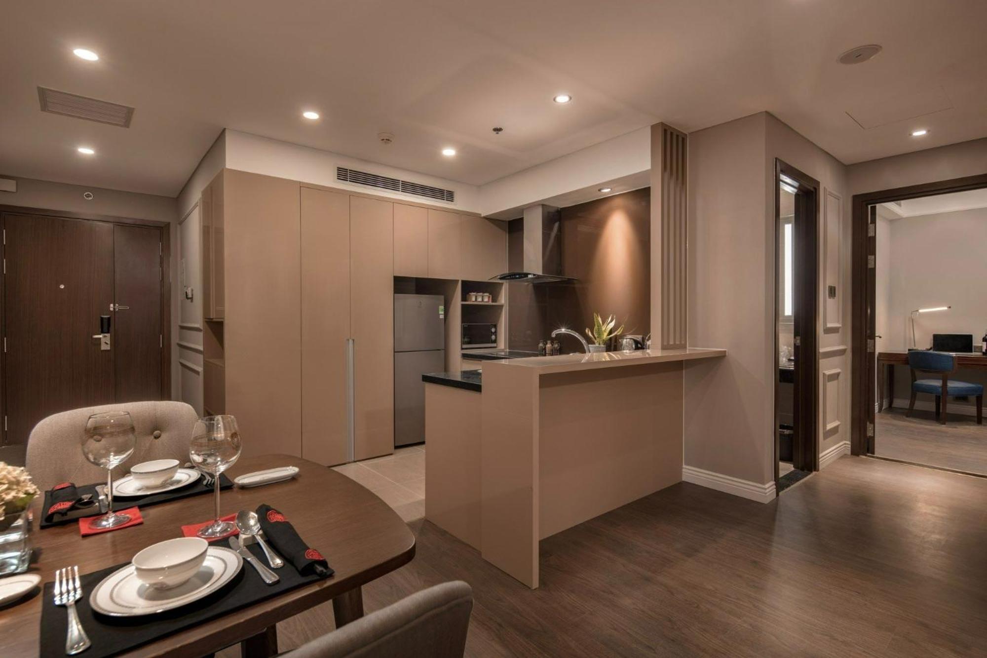 Luxury Apartment - Rooftop Swimming Pool - Beach Front - Hinata Apartment Дананг Екстер'єр фото