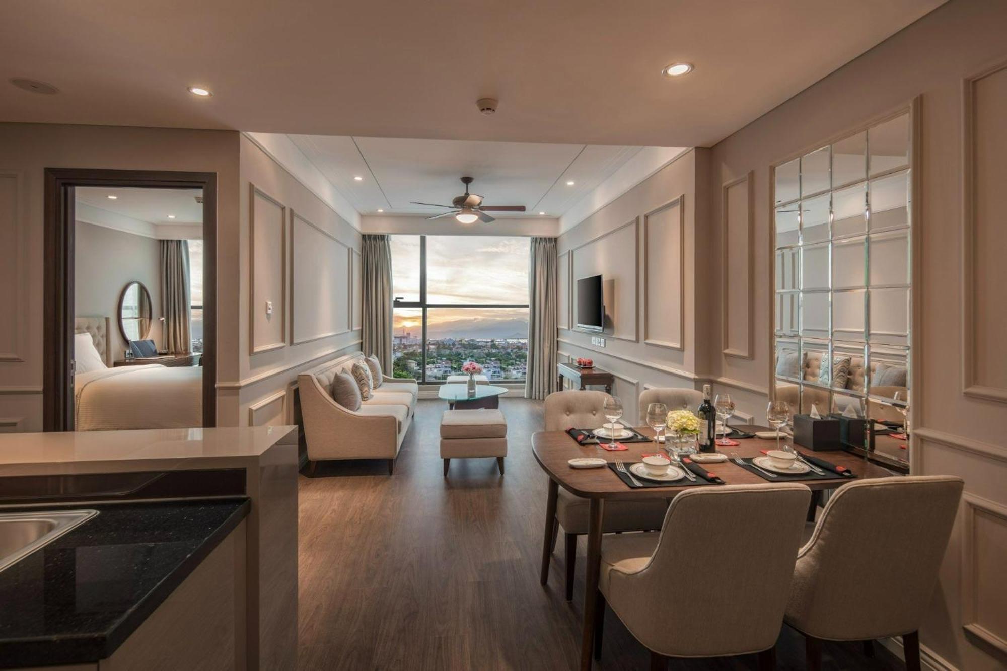 Luxury Apartment - Rooftop Swimming Pool - Beach Front - Hinata Apartment Дананг Екстер'єр фото