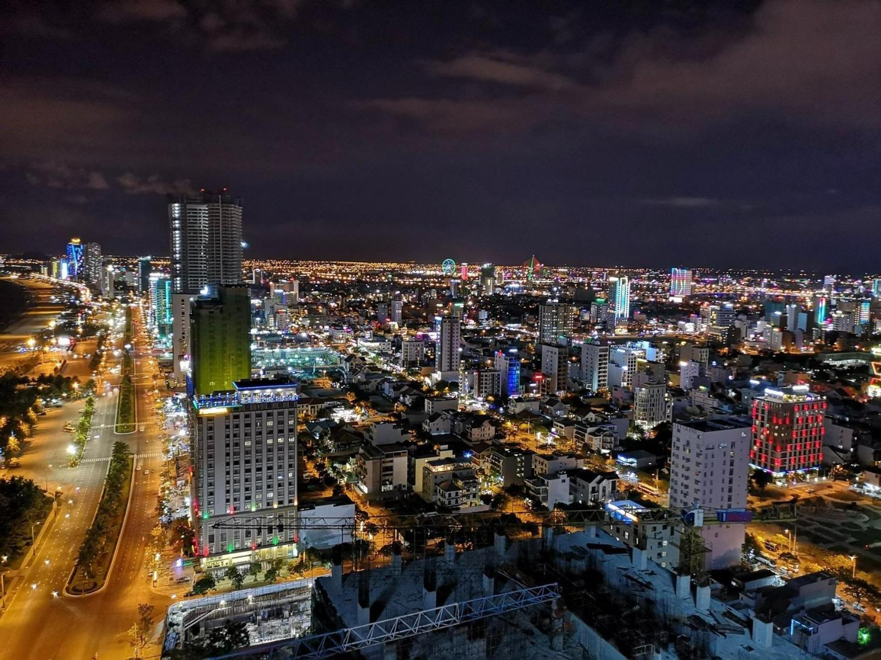 Luxury Apartment - Rooftop Swimming Pool - Beach Front - Hinata Apartment Дананг Екстер'єр фото
