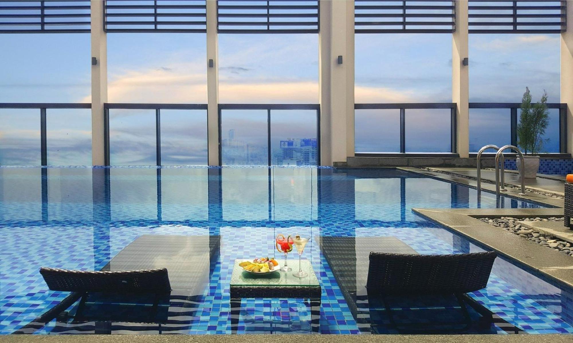 Luxury Apartment - Rooftop Swimming Pool - Beach Front - Hinata Apartment Дананг Екстер'єр фото