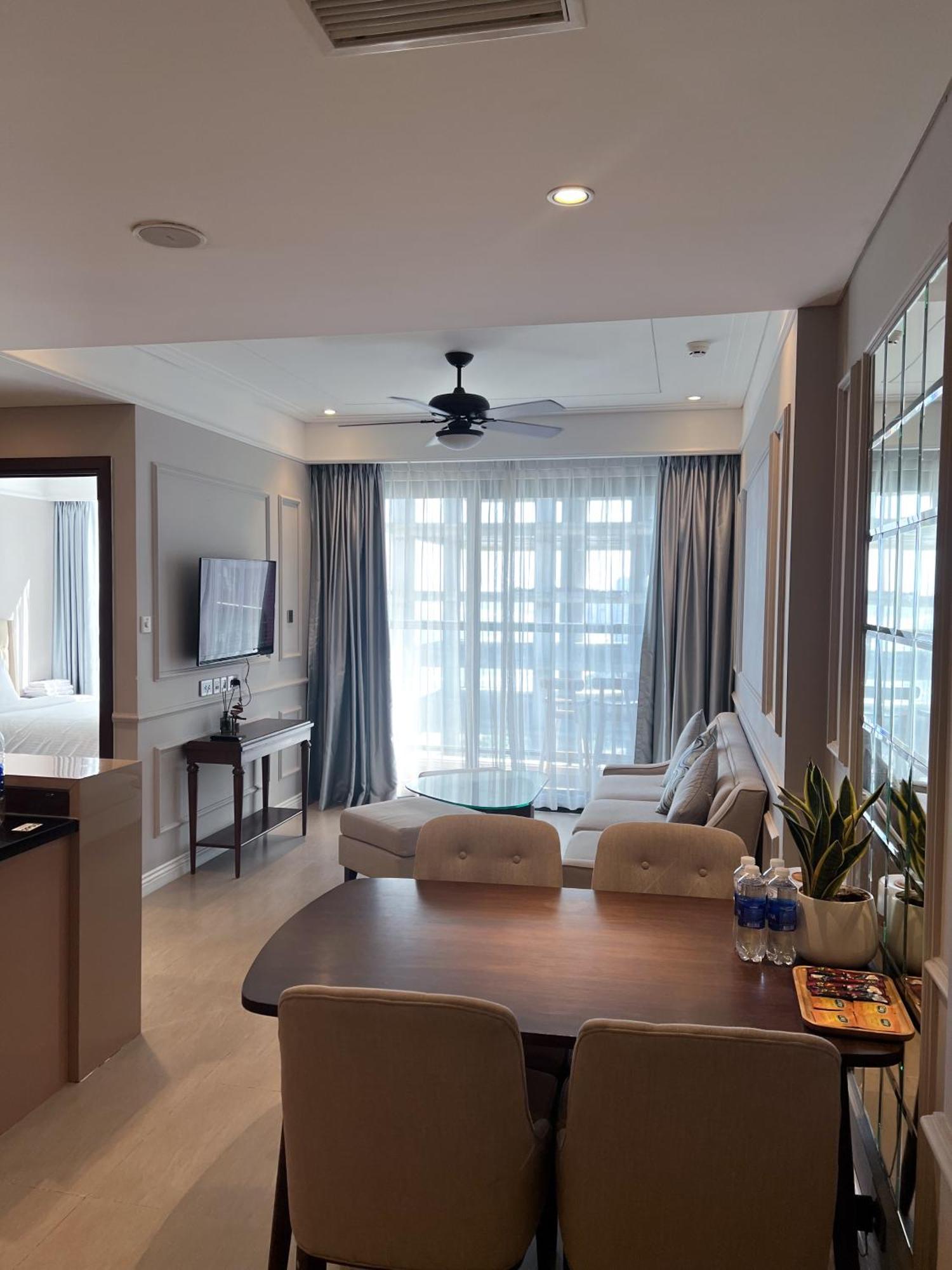 Luxury Apartment - Rooftop Swimming Pool - Beach Front - Hinata Apartment Дананг Екстер'єр фото